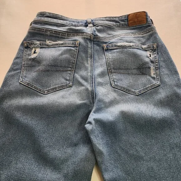 American Eagle Light Wash Stretch Denim High Rise Mom Straight Jeans - Picture 3 of 8
